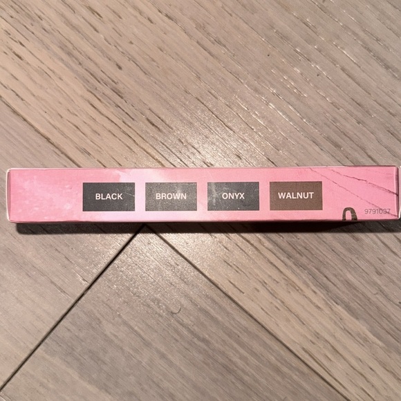 Mally’s XO eyeliner collection 4 pencils. 2 Liquid liners for a sharp cat eye - Picture 6 of 7